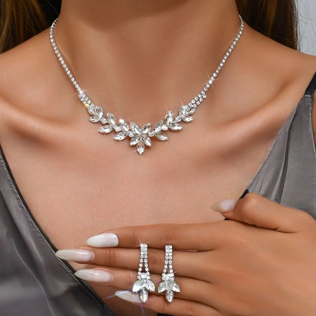 Body Jewelry And Earrings - Изысканный комплект украшений с кристаллами: колье-чокер